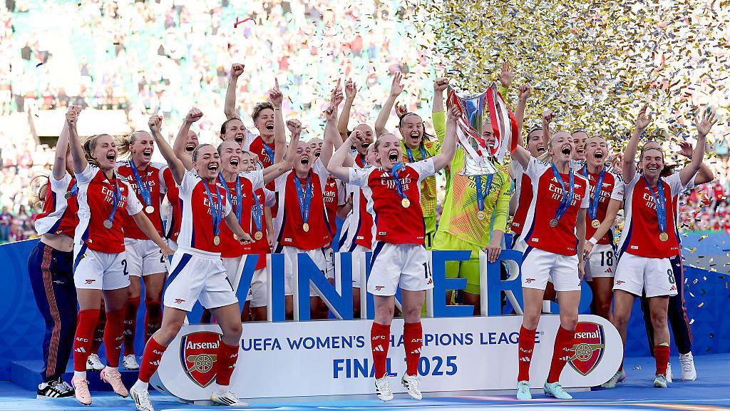 Arsenal players celebrating