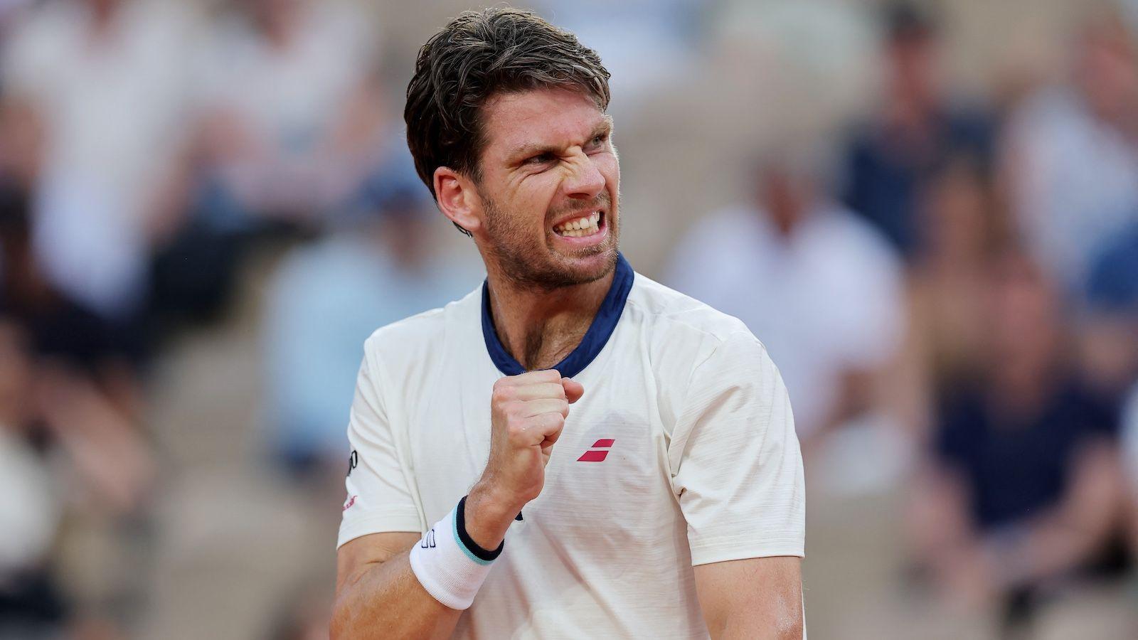Cameron Norrie pumps his right fist in celebration