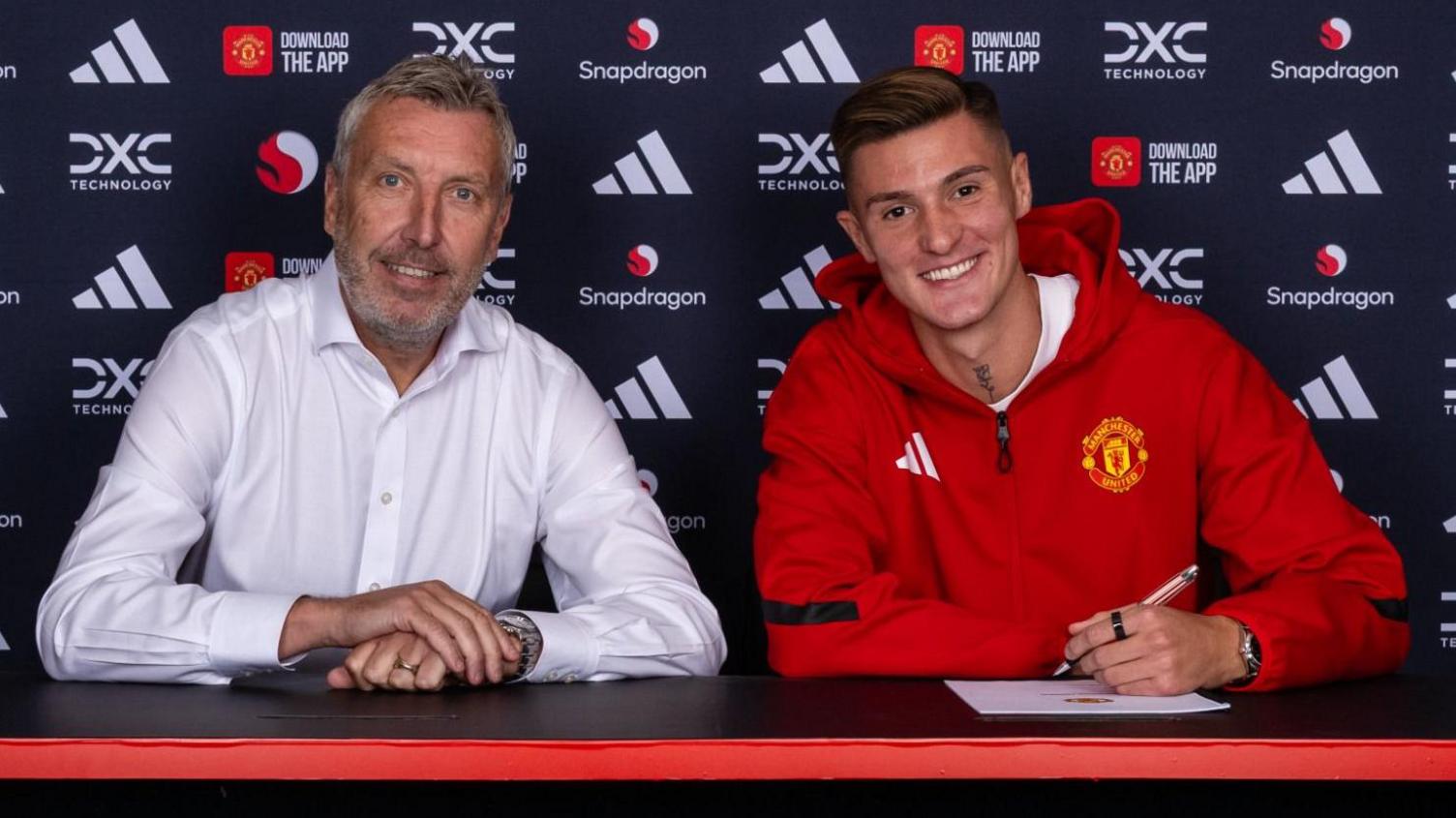 Manchester United director of football Jason Wilcox and striker Benjamin Sesko