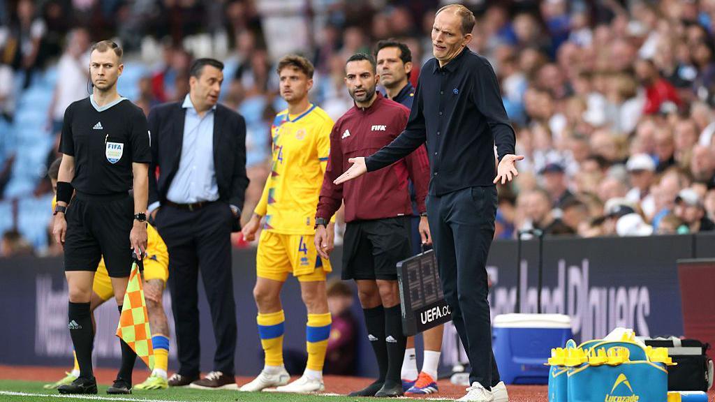 Thomas Tuchel reacts on the touchline