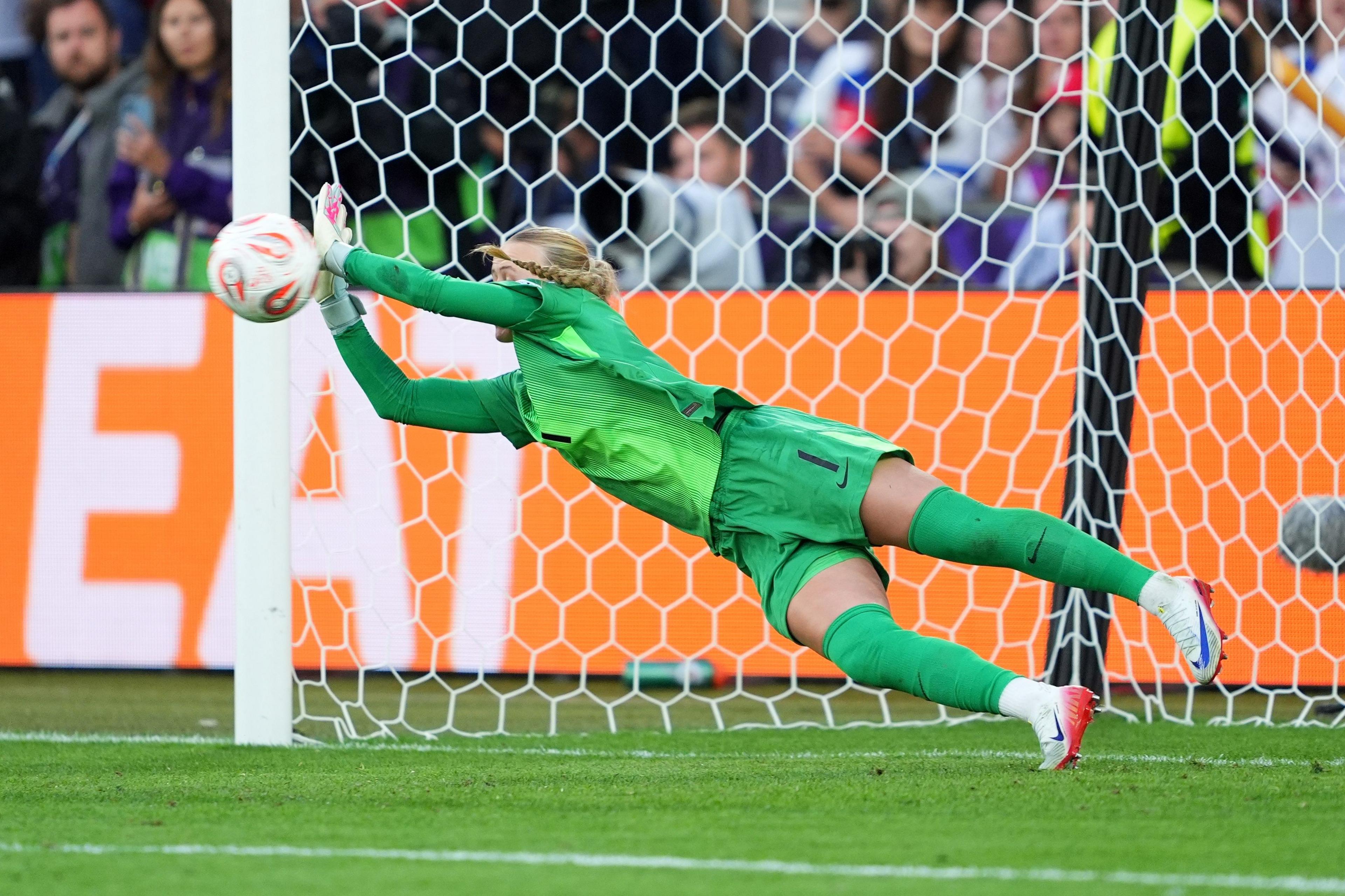 Hannah Hampton saves Aitana Bonmati's penalty during the Euro 2025 final shootout