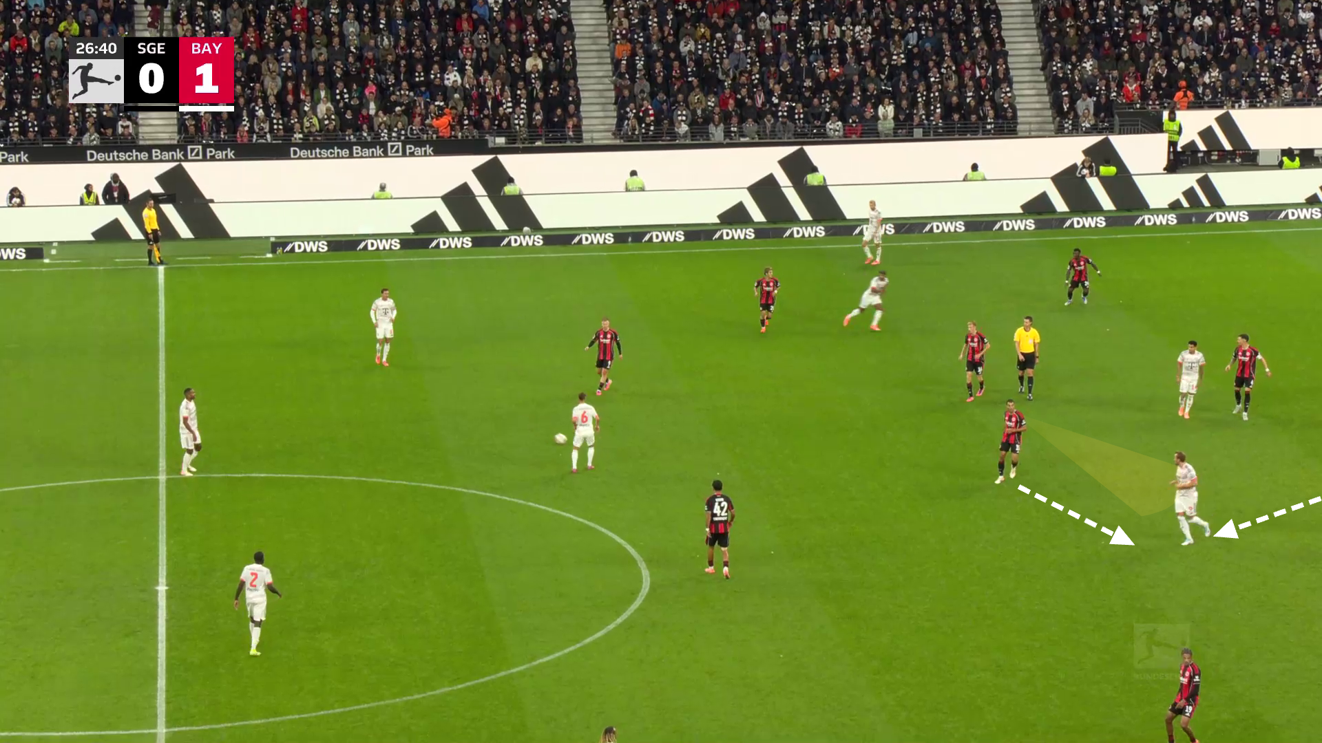 Screengrab from the build-up to Harry Kane's goal against Eintracht Frankfurt in the 2025-2026 season. 