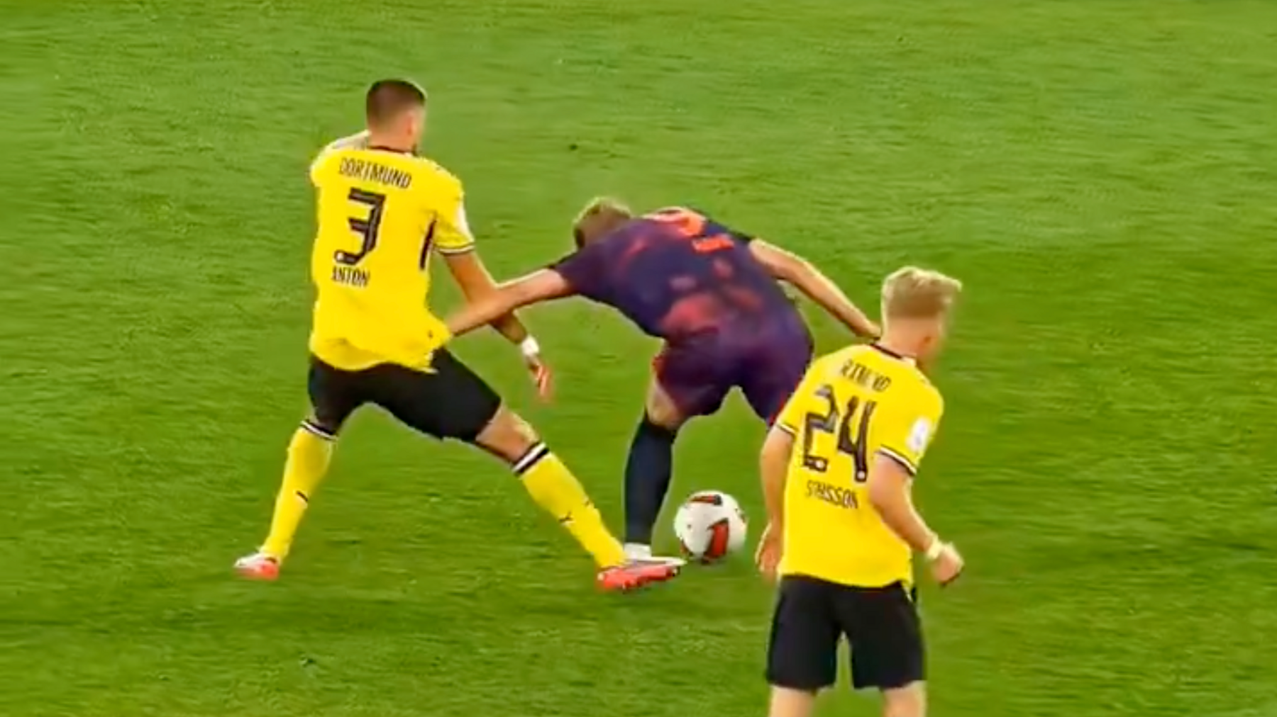 A play-by-play photo gallery of Harry Kane's impressive dribble from in his own half against Borussia Dortmund in this season's Super Cup win. 