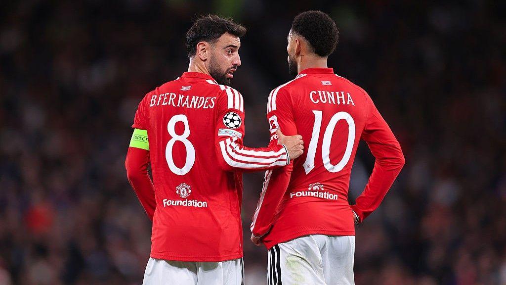 Manchester United forwards Matheus Cunha (right) and Bruno Fernandes