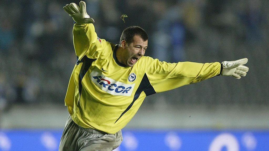 Gabor Kiraly celebrates